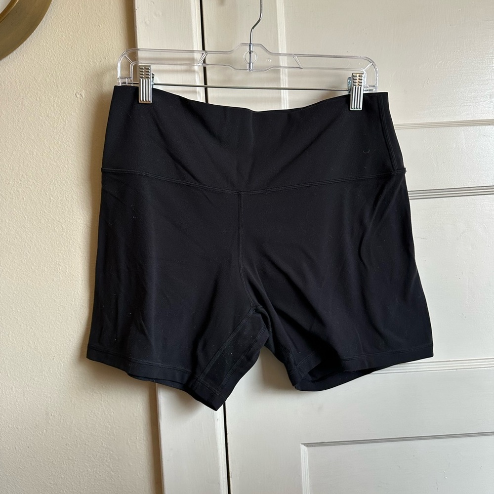 Lululemon Align 6in Shorts in Black - 14